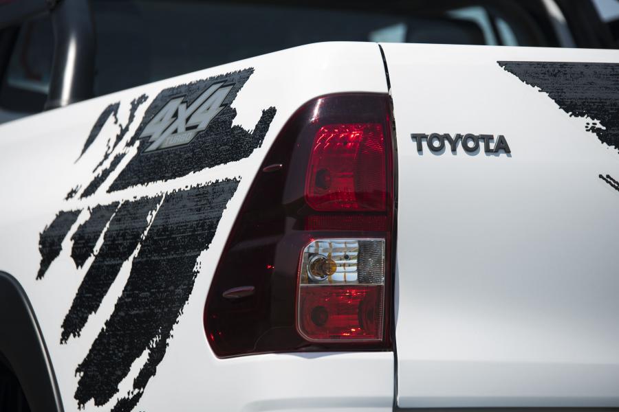Детали экстерьера Toyota Hilux SR Challenge Double Cab 2017 года  (LA) (фото 17 из 31)